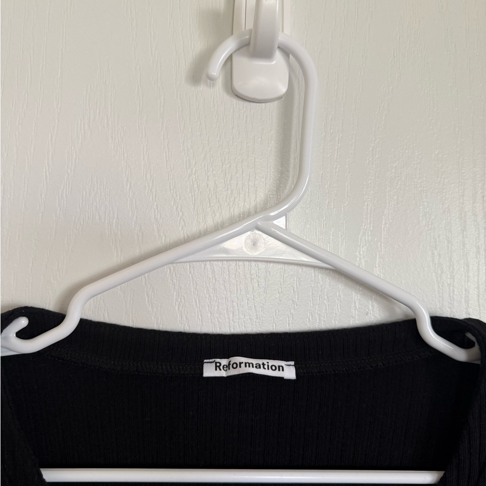 Reformation Gellar Black Ribbed Pearl-Button Long Sleeve Top - Picture 4 of 7